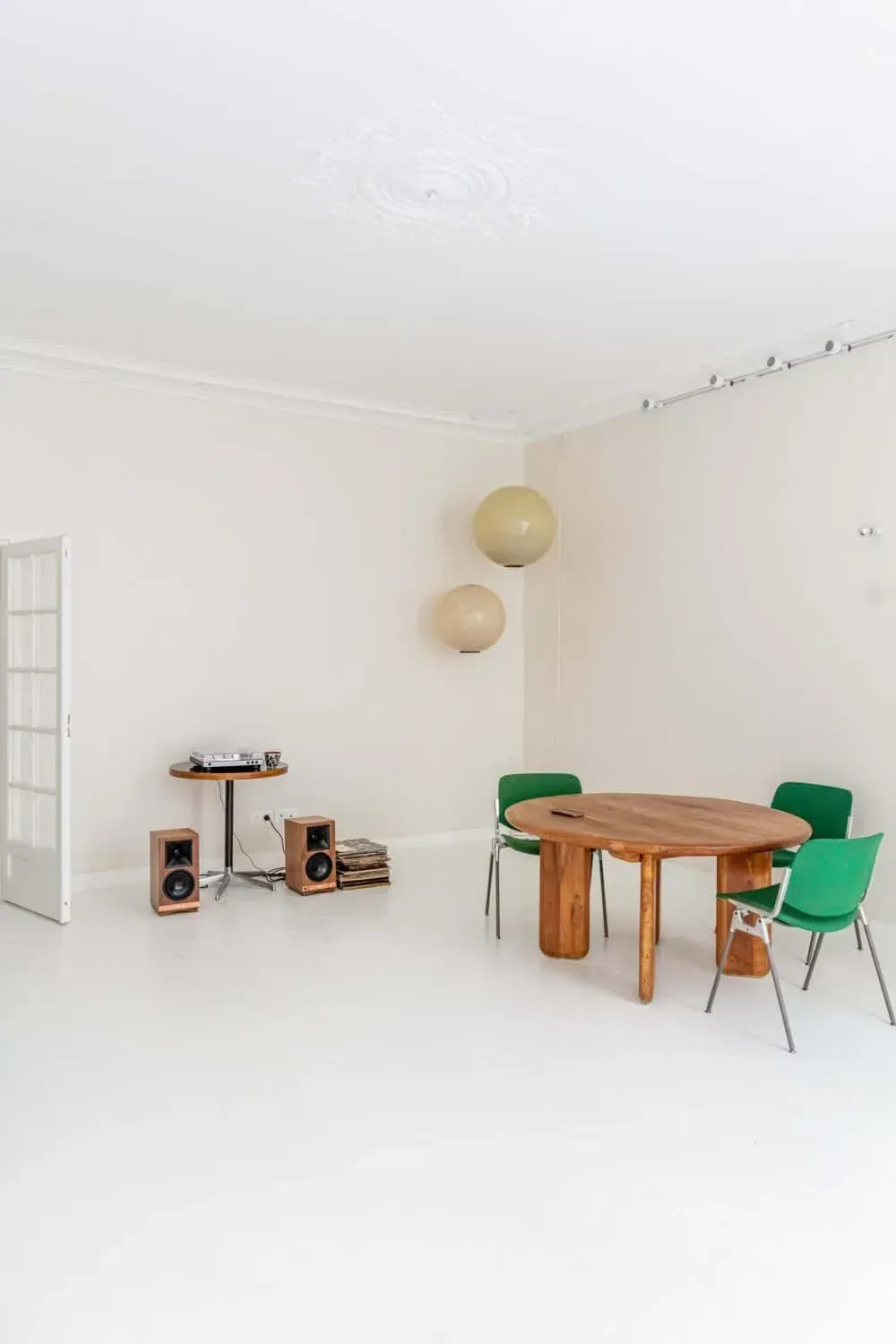 Mid-Century Showroom, Rue du Bouloi: reception and seminar venue in Paris 1er