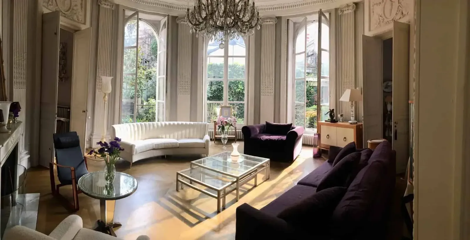 Neoclassical Mansion With Private Garden, baroque event venue for corporate events in Paris 10e, up to 50 guests