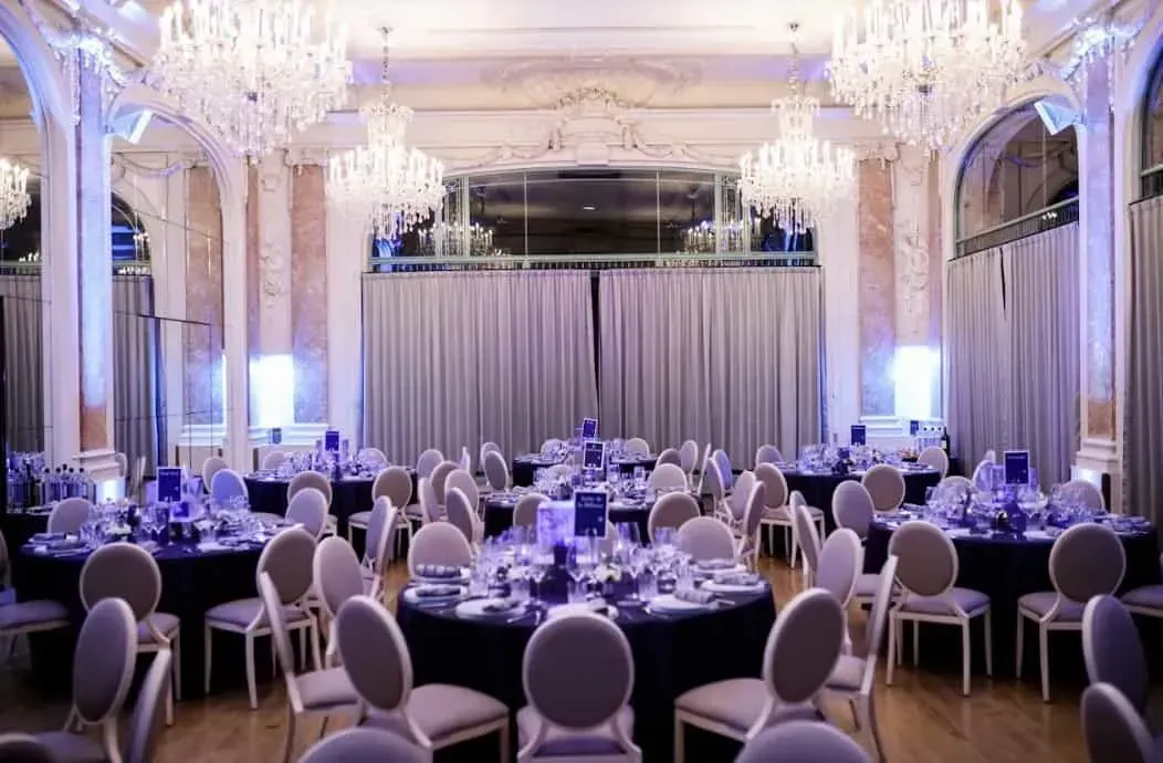 Pavillon néoclassique en parc urbain: reception and seminar venue in Paris 16e