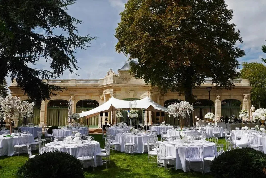Pavillon néoclassique en parc urbain: reception and seminar venue in Paris 16e