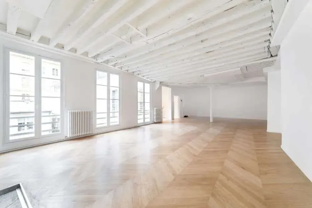 Open-Plan Loft near Faubourg Saint-Honoré: interior and atmosphere, Paris 8e