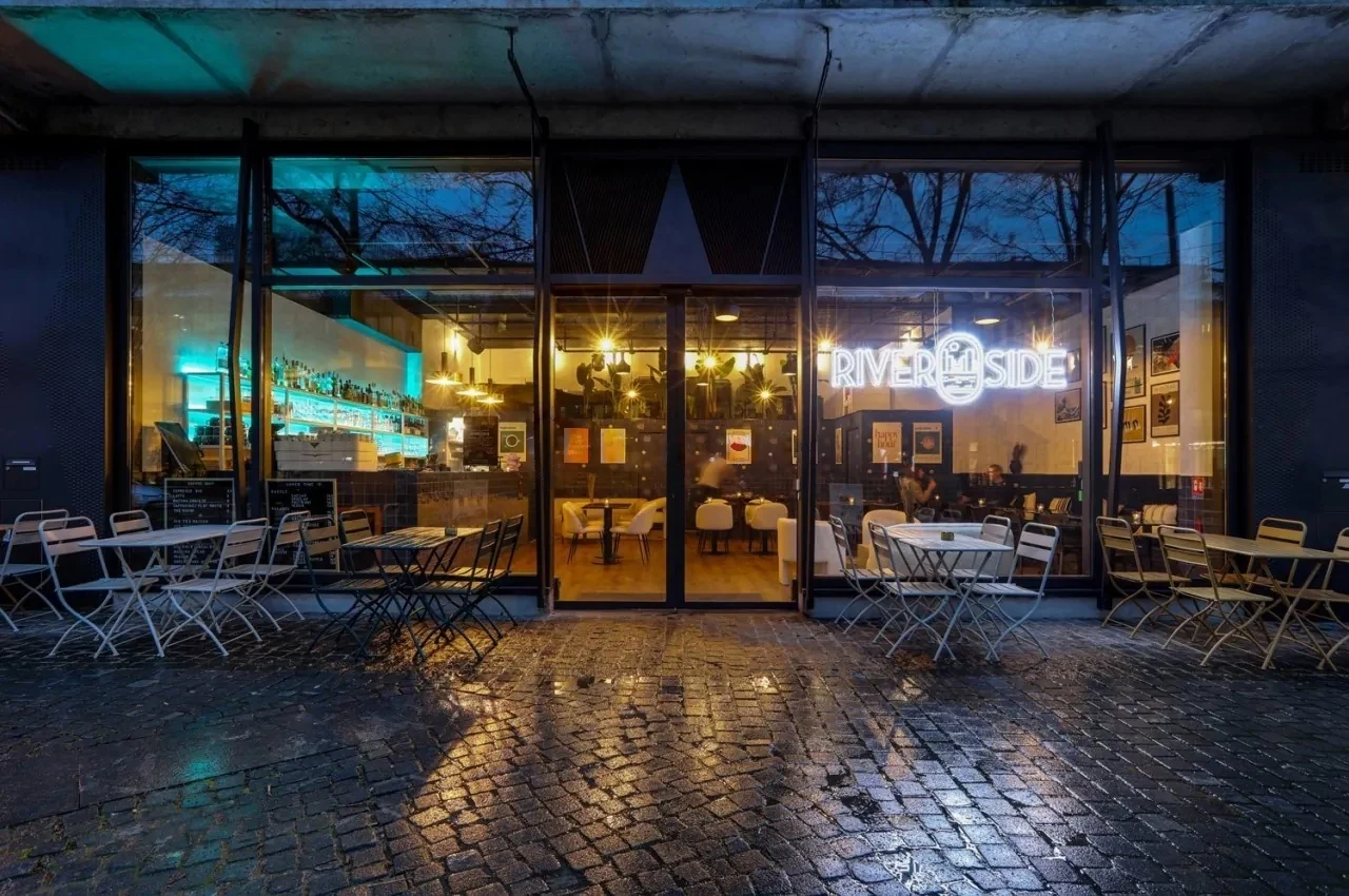 RIVERSIDE: interior and atmosphere, Paris 13e