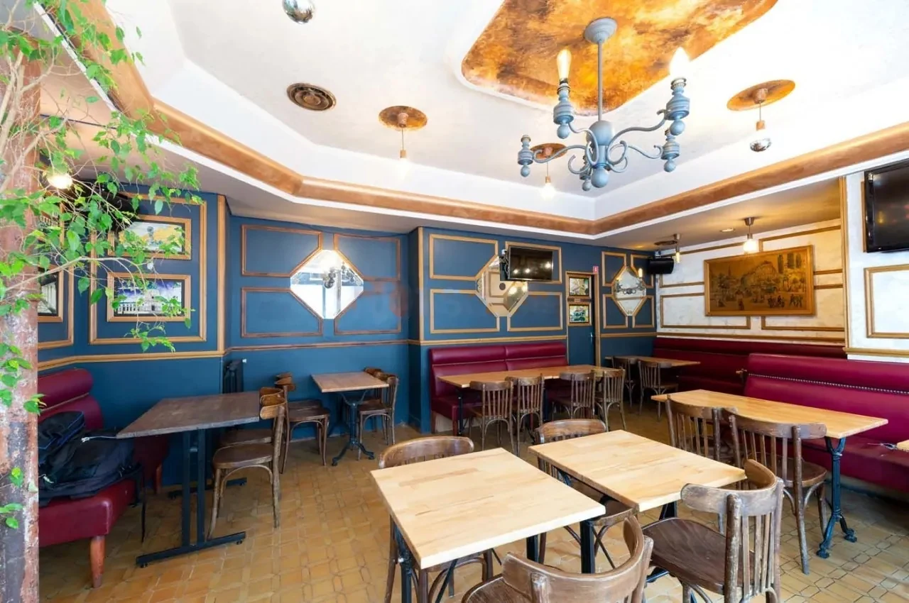 Royal Bar: interior and atmosphere, Paris 5e