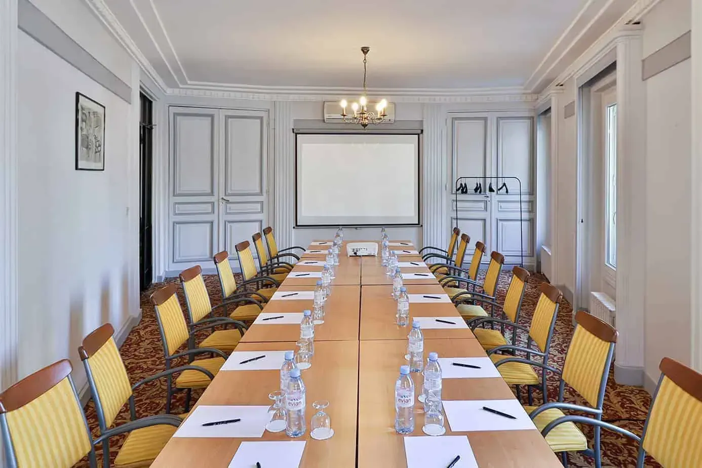Salle de réunion dans un immeuble du XIXe siècle, Paris 1er: reception and seminar venue in Paris 1er