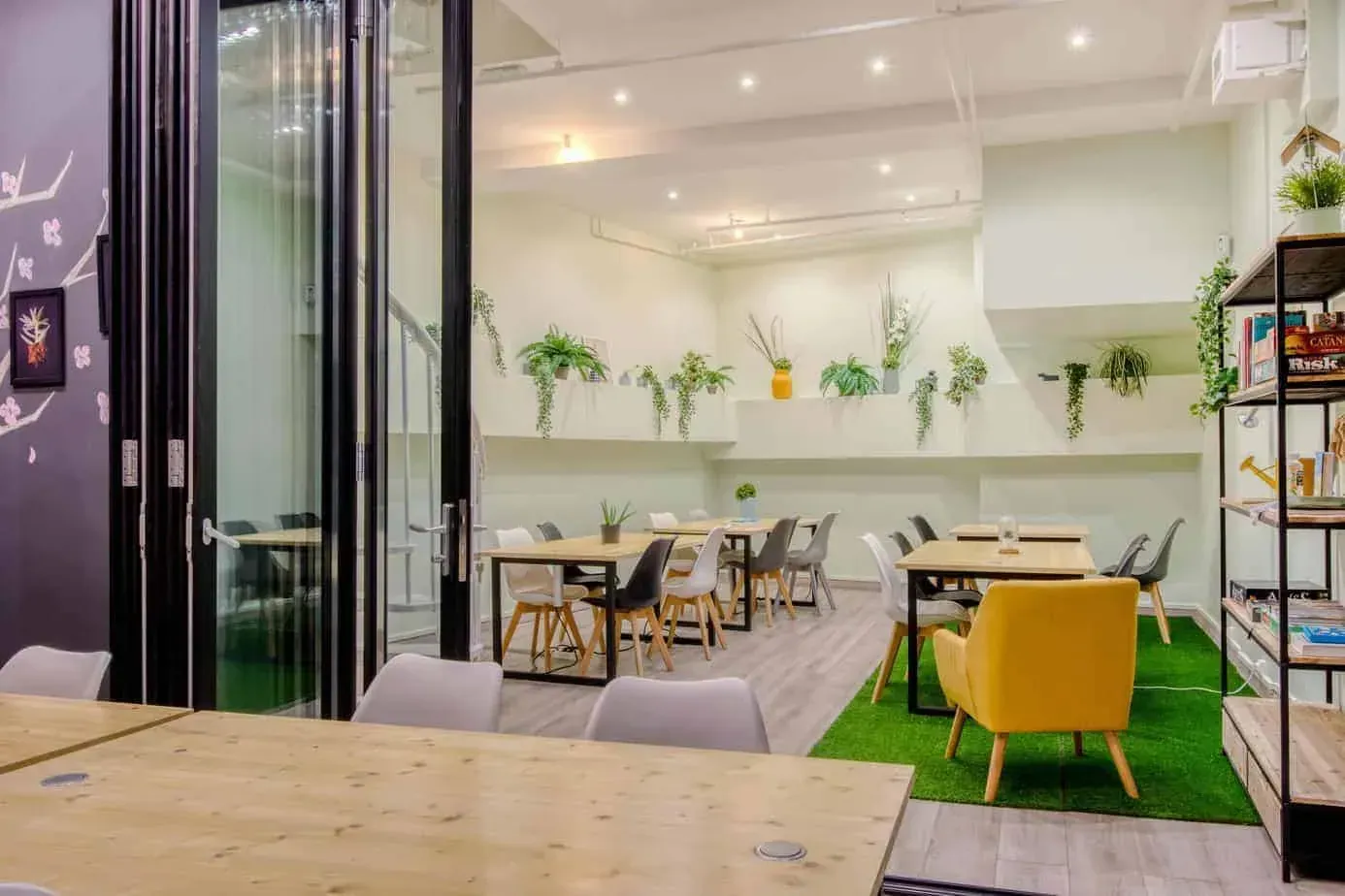 Eco Co-Working Space, Rue Amelot: interior and atmosphere, Paris 11e