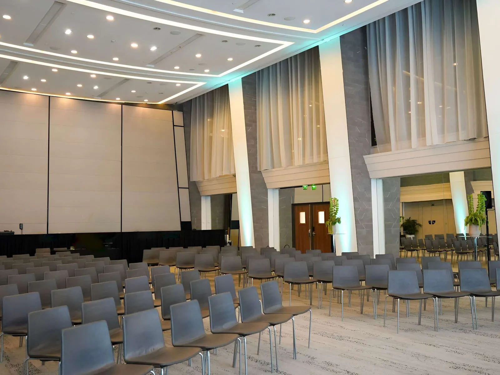 Auditorium contemporain, avenue de Suffren, Paris 15e: interior and atmosphere, Paris 15e
