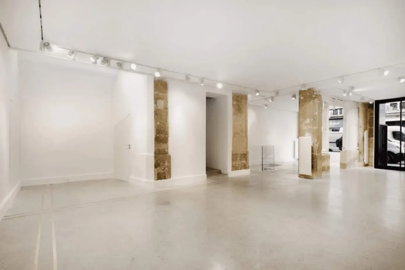 Loft with Vaulted Cellar, Rue de Turenne: reception and seminar venue in Paris 3e